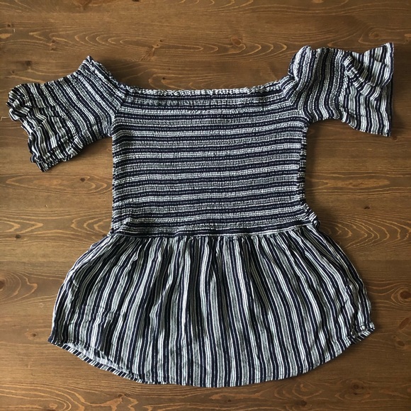 2/$25 Maurices Off Shoulder Peasant Top Blue Small - Picture 3 of 5